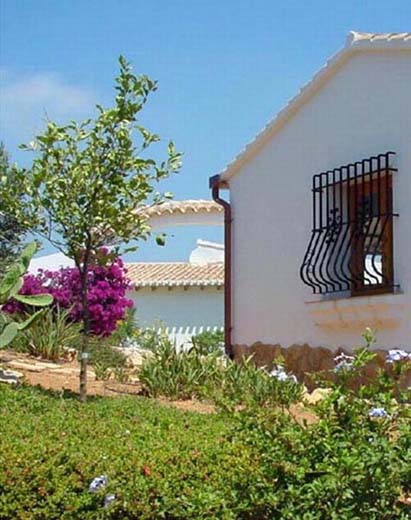 Villa-with-green-garden