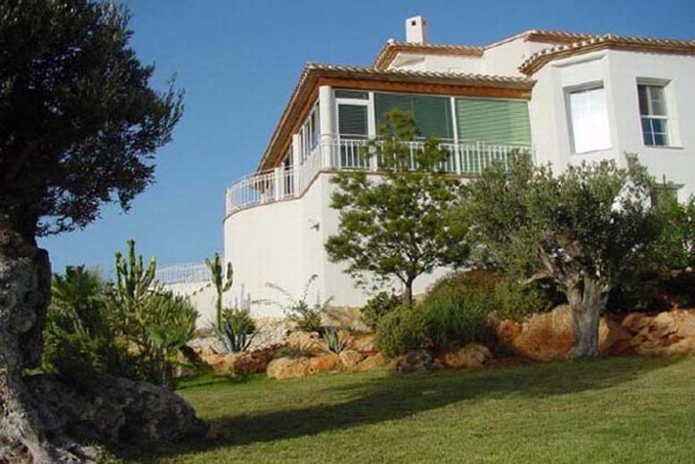 Villa-with-lawn-and-glazed-